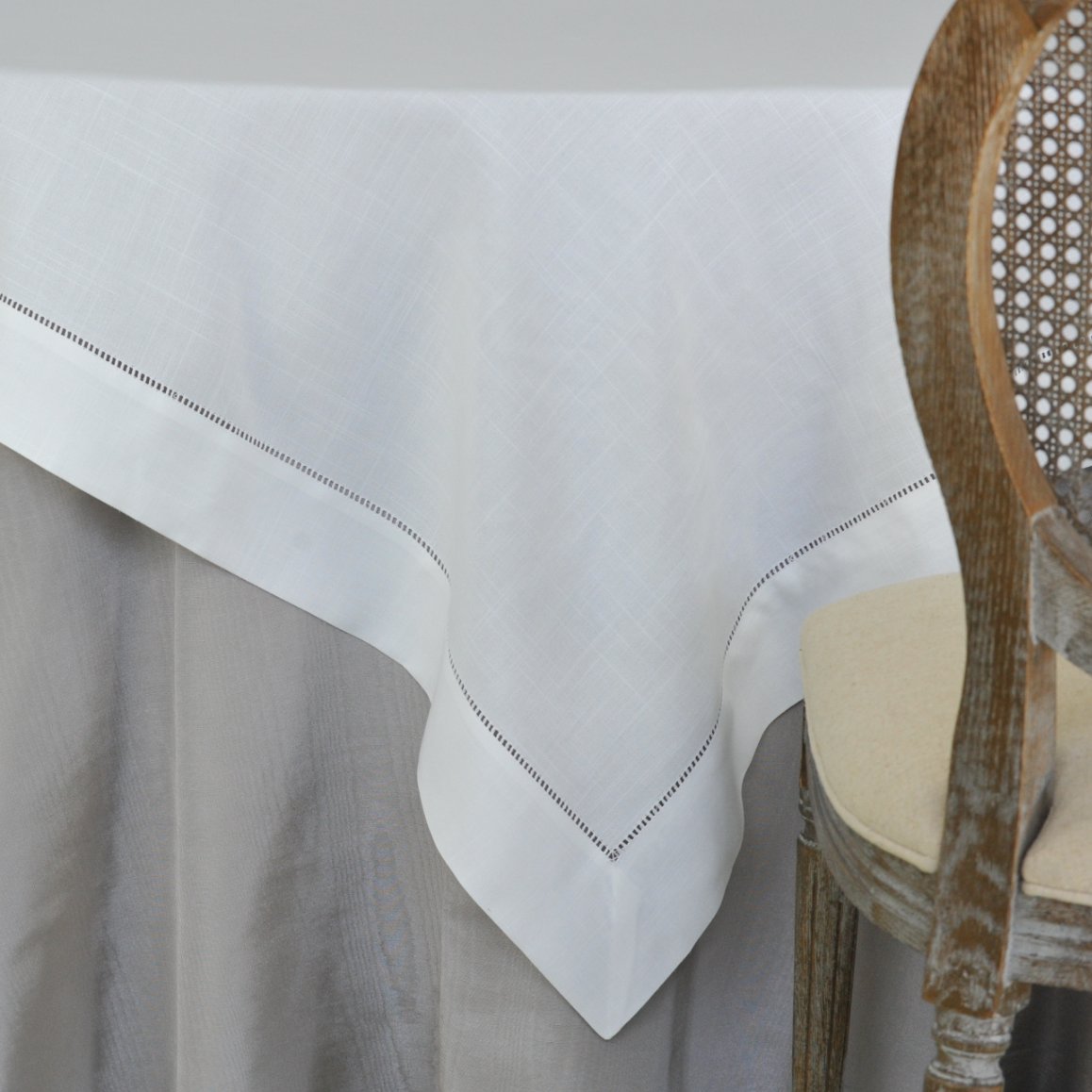 Gray - White Western Tablecoth