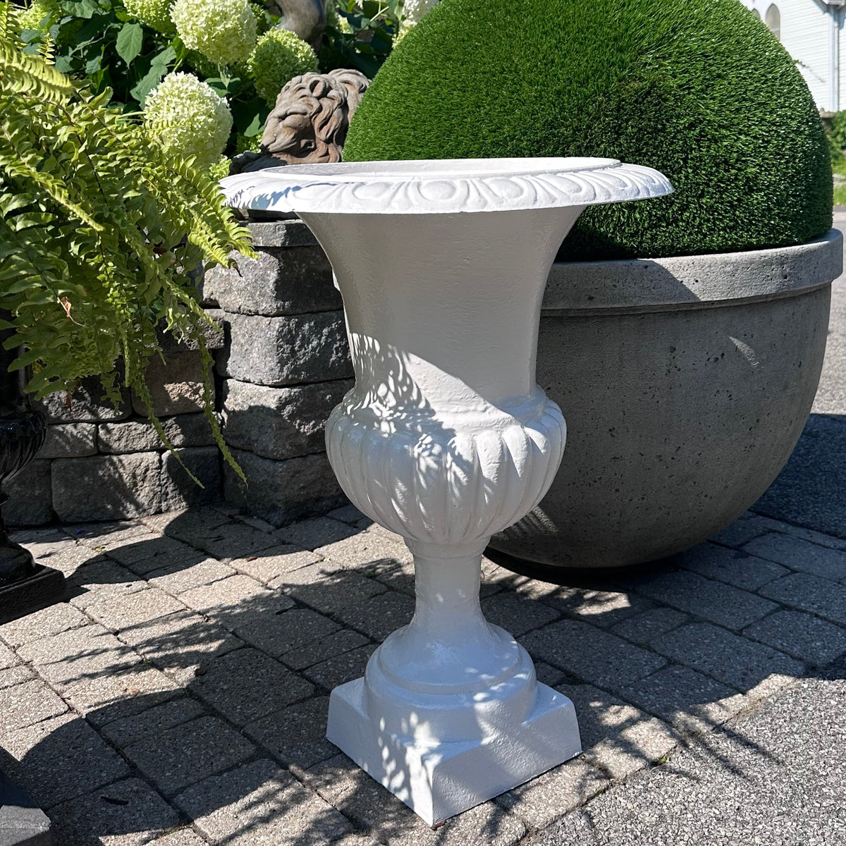 Tall Wickford Urn – Gloss White