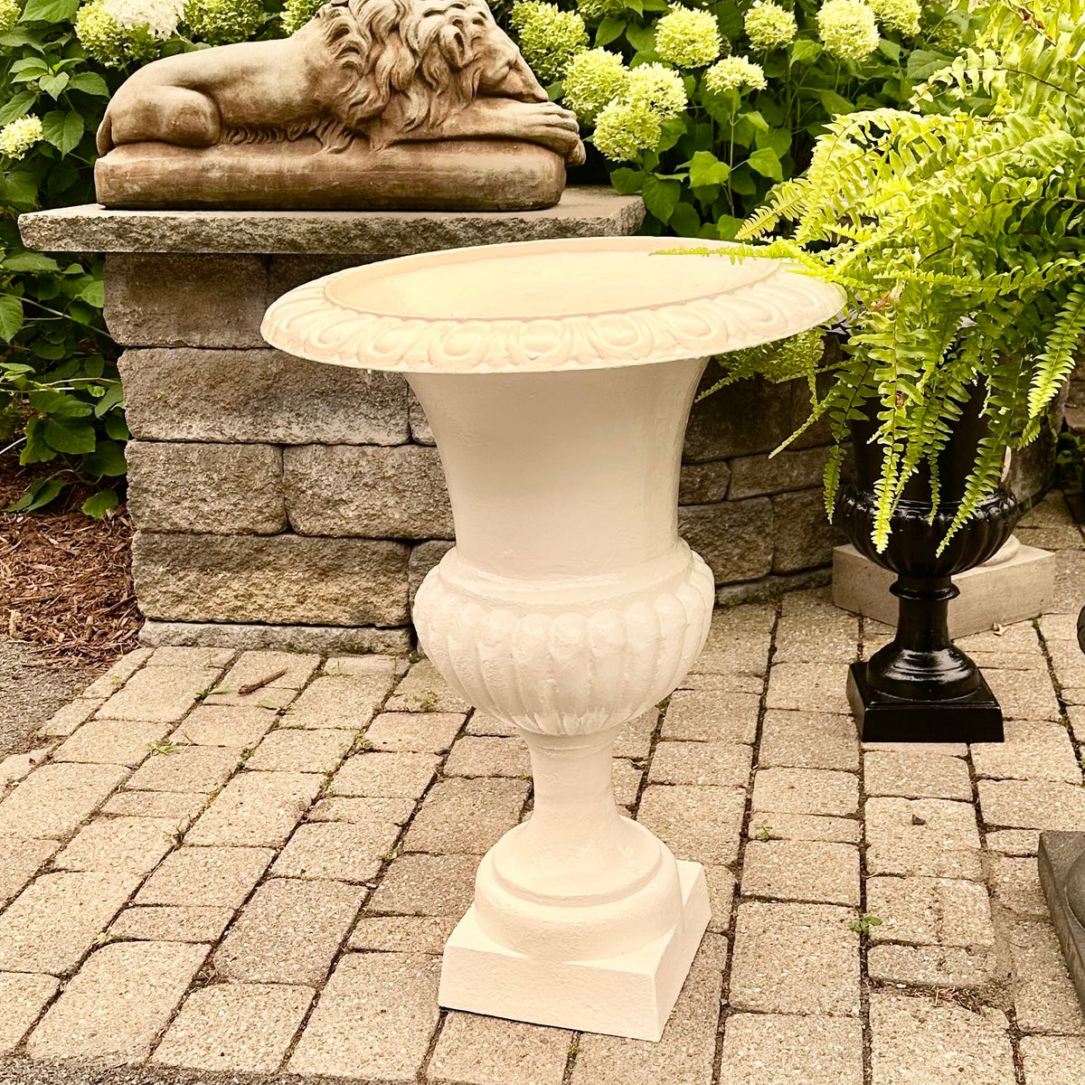Tall Wickford Urn – Gloss White