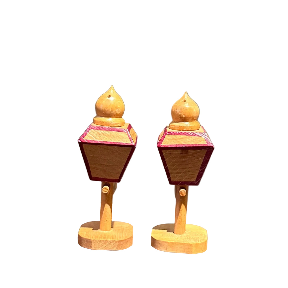 New York Lamp Post Salt & Pepper Shakers