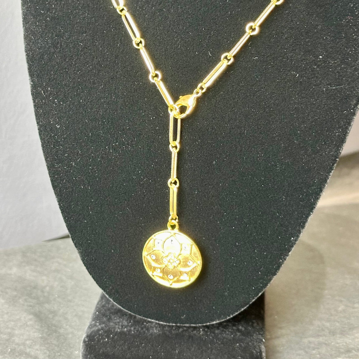 Gold Pendant Necklace