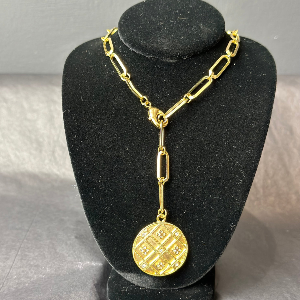 Gold Pendant Necklace