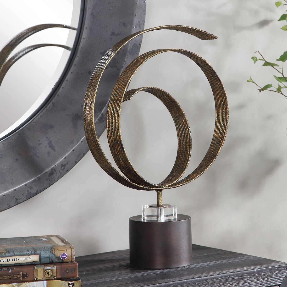 Elio Sculpture