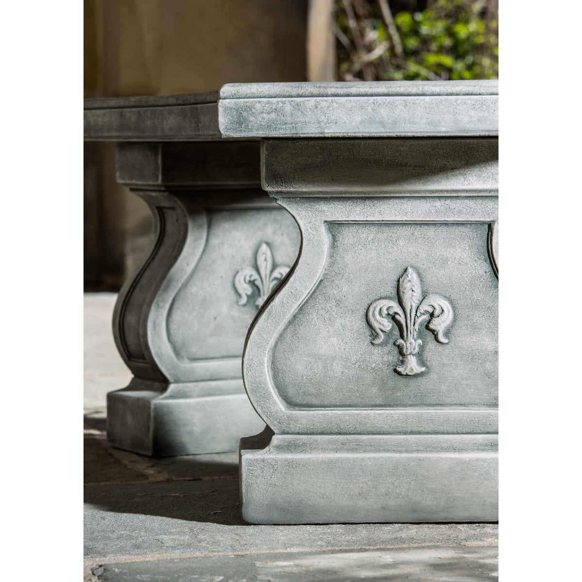 Fleur De Lys Curved Bench