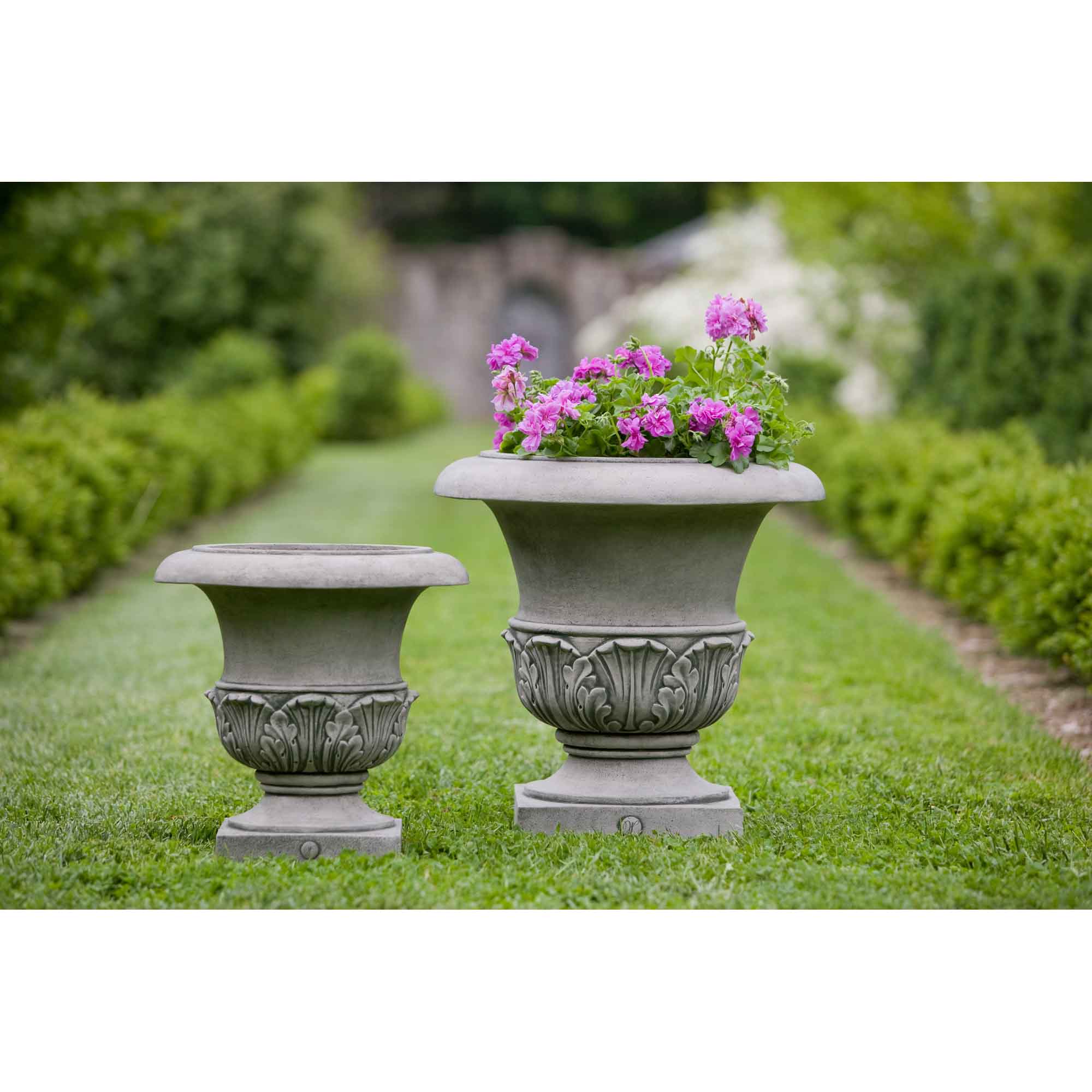 Williamsburg Acanthus Planter